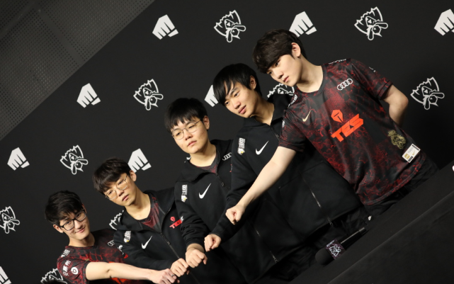 中场指挥官 中场指挥官